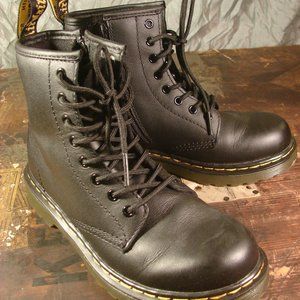 Dr Martens AirWave Black Leather Ankle Boots US 2